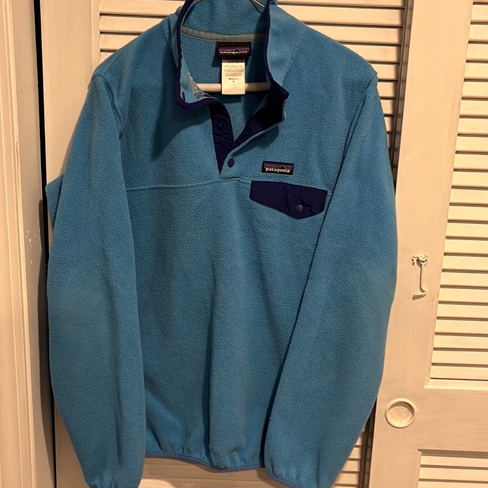 Medium blue Patagonia fleece pullover